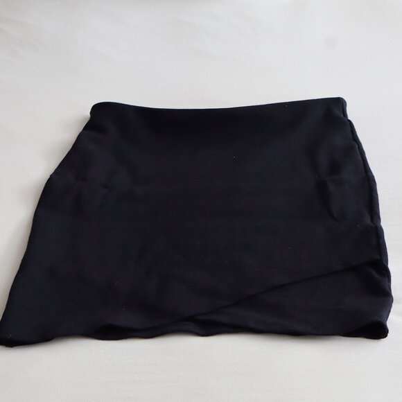 NWOT Aritzia Talula 90s Black Tulip Hem Tube Skirt - Picture 3 of 6